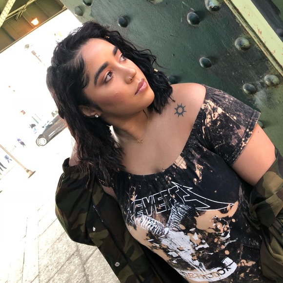 PrettyLittleThing Tops - PRETTYLITTLETHING Off the shoulder graphic tee with distress at bottom